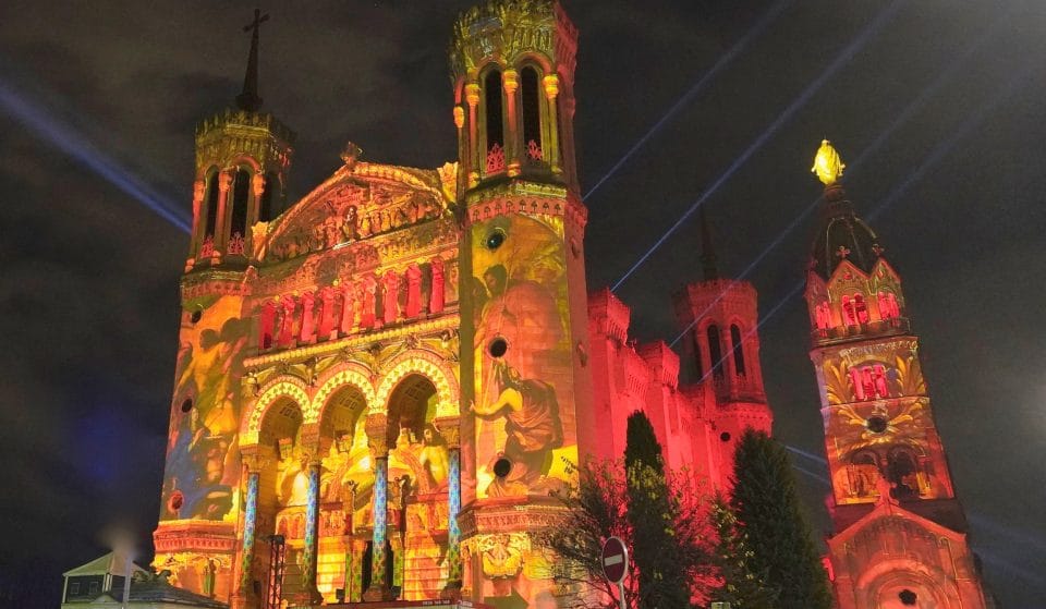 Un incroyable son et lumière va illuminer la Basilique de Fourvière chaque soir jusqu’en janvier !