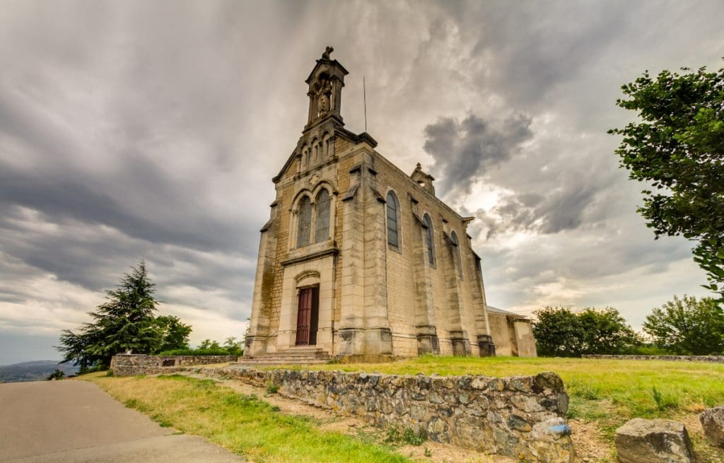 Notre-Dame des Raisins : une église dédiée au culte du vin près de Lyon