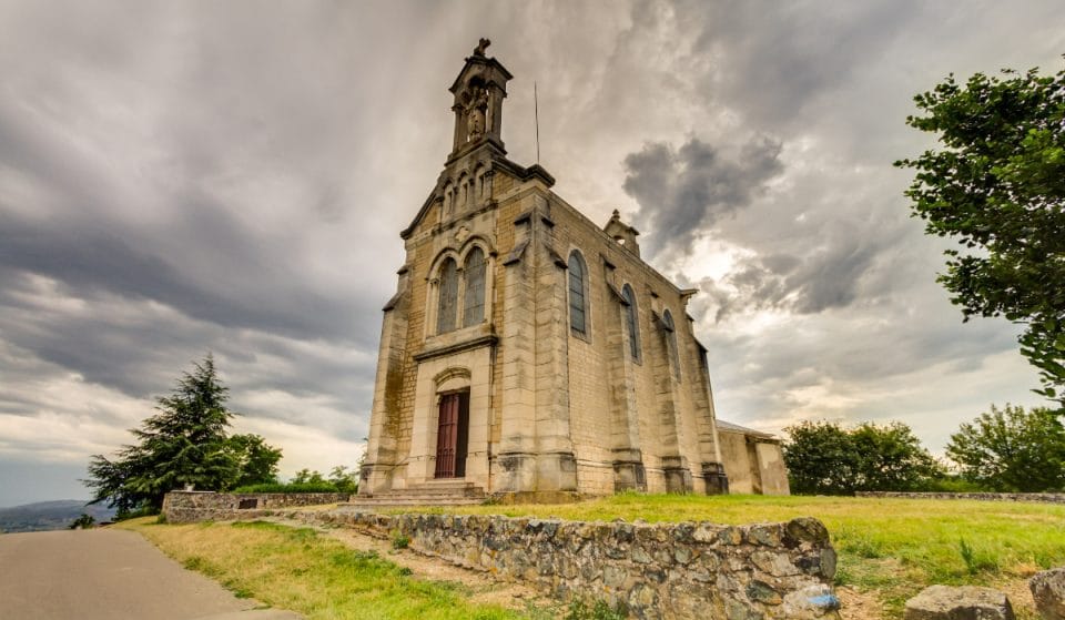 Notre-Dame des Raisins : une église dédiée au culte du vin près de Lyon