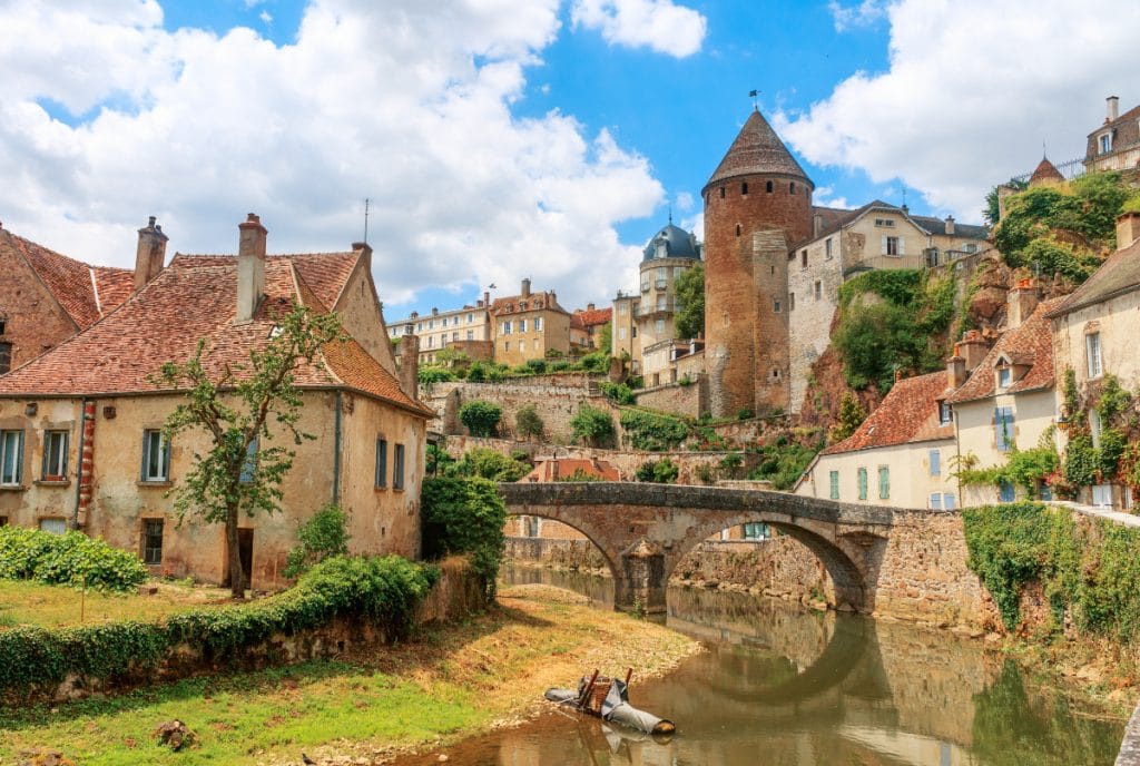 Semur-en-Auxois : un incroyable village de conte de fées à 2h de Lyon