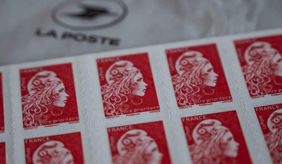 La Poste annonce officiellement la fin du timbre rouge !