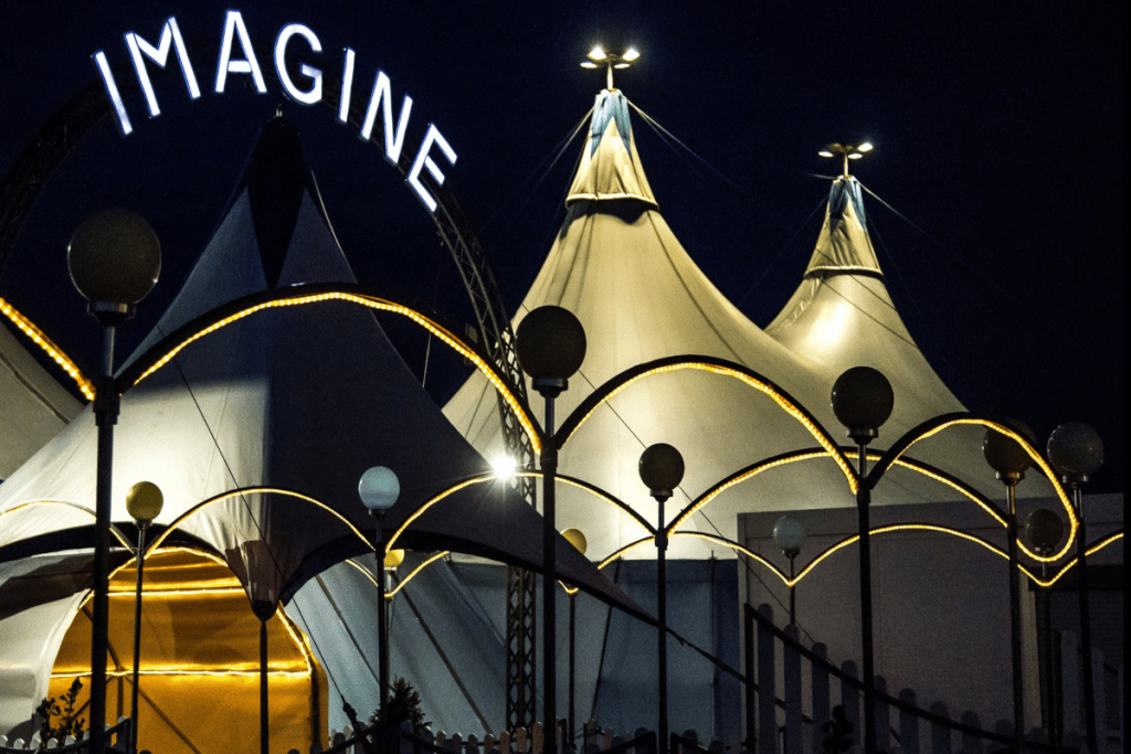 Sacré Cirque : un show inoubliable débarque à Lyon pour la Toussaint !