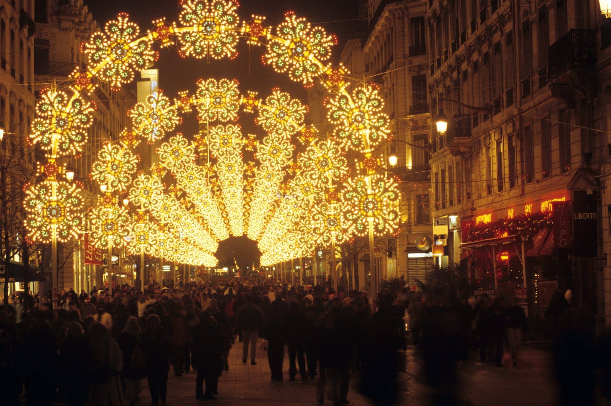 Photo d'illuminations lors de la fête des Lumières à Lyon sur la rue de la République