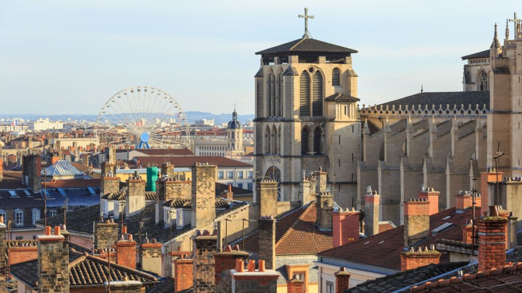 Ville de Lyon avec vue sur les toits et Saint-Jean