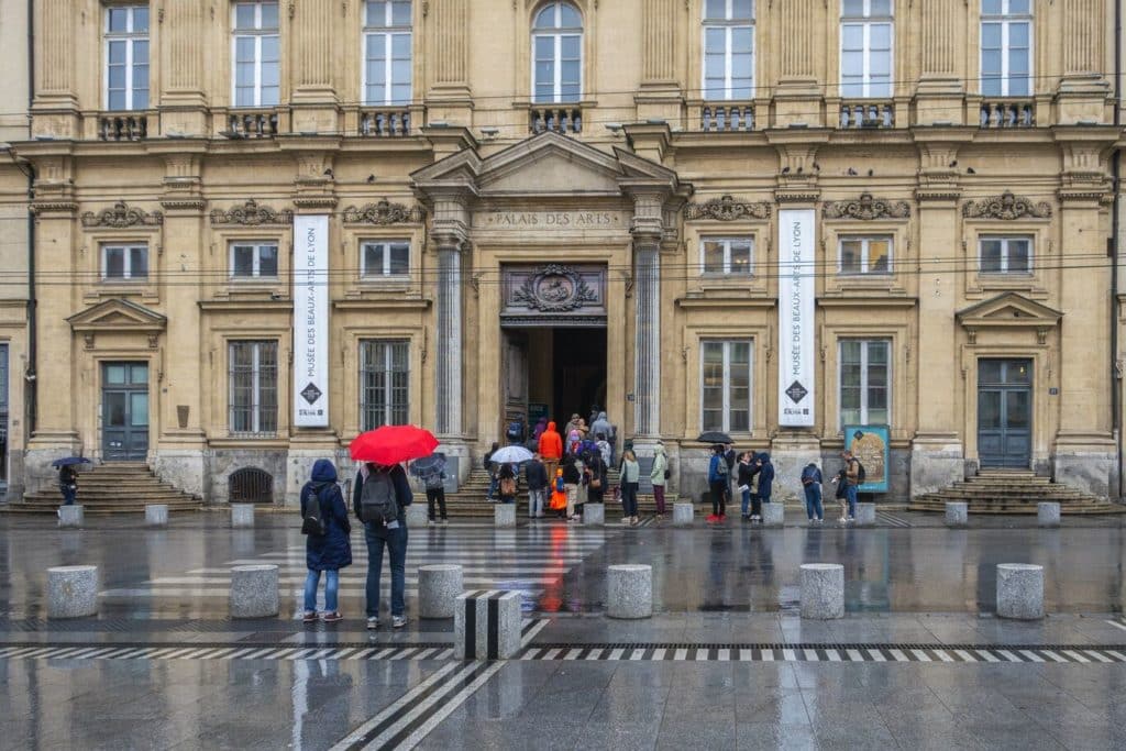Photo du musée des beaux arts à Lyon et de sa façade sur la place des terreaux