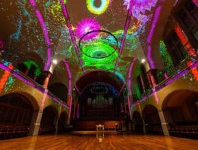 Enlightment : un spectacle lumineux et immersif mettra bientôt en lumière le Palais de la Bourse de Lyon